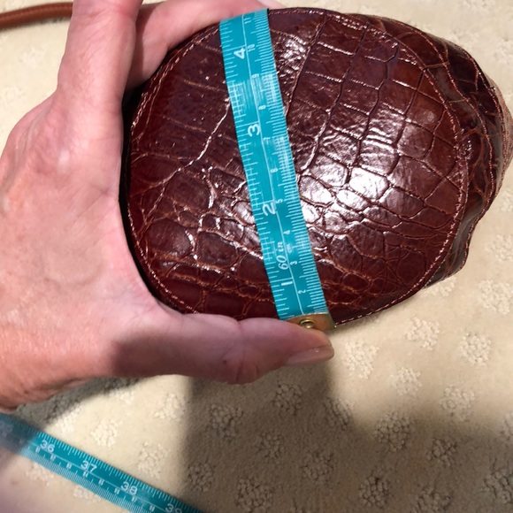 Embossed croc crossbody - Picture 2 of 6